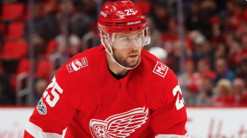 Les Maple Leafs tentent présentement de convaincre Mike Green de les placer sur sa liste..