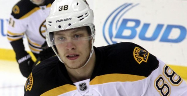 Les médias de Boston continuent de PLANTER l'ancien DG Brian Lawton, qui JURE que David Pastrnak est sur le marché.