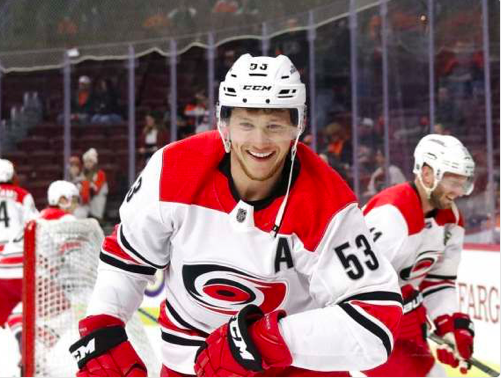 Les Oilers hésitent...Entre Jeff Skinner...et Max Pacioretty...