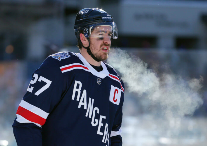 Les Panthers sont TRÈS AGRESSIFS pour Ryan McDonagh....