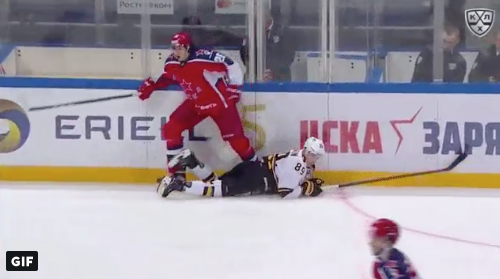L'espoir du CH frappe à la Alexei Emelin !!!