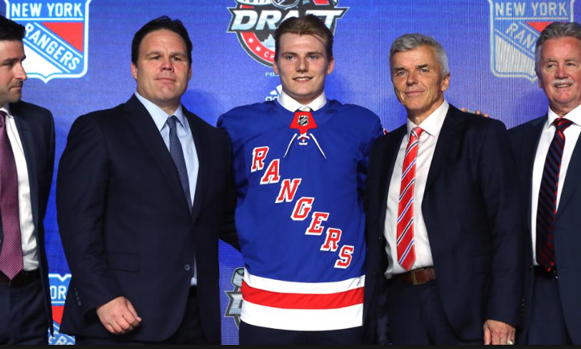 Marc Bergevin doit secrètement espérer...Que les deux espoirs des Rangers CHOKENT RAIDE...