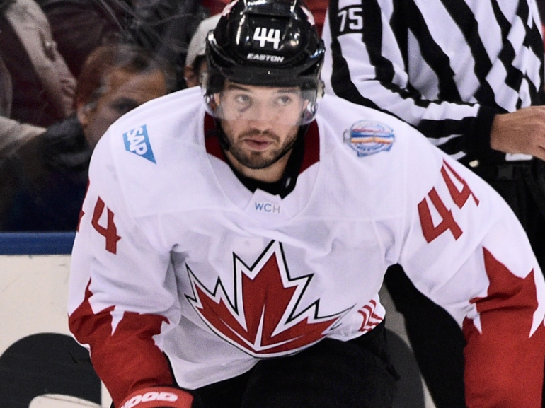 Marc-Edouard Vlasic va pouvoir arrêter de PLEURNICHER...