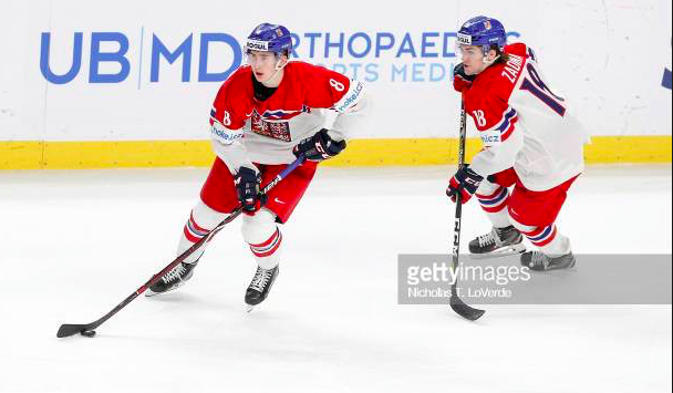 Martin Necas et Filip Zadina..