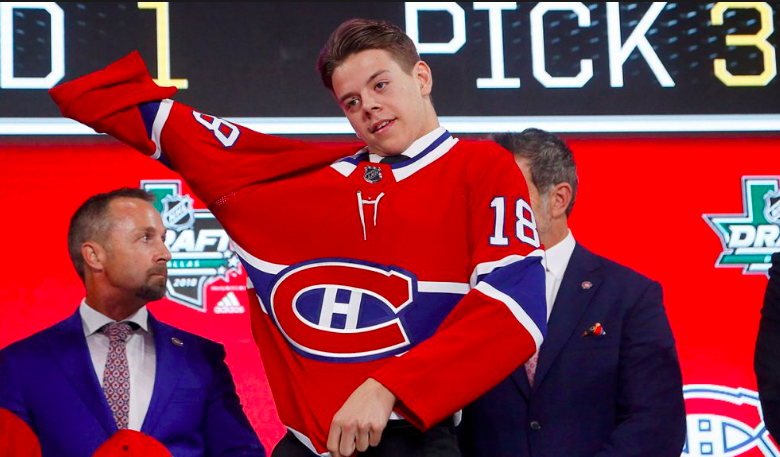 Même les médias finlandais s'inquiètent pour le coup de patin de Jesperi Kotkaniemi....