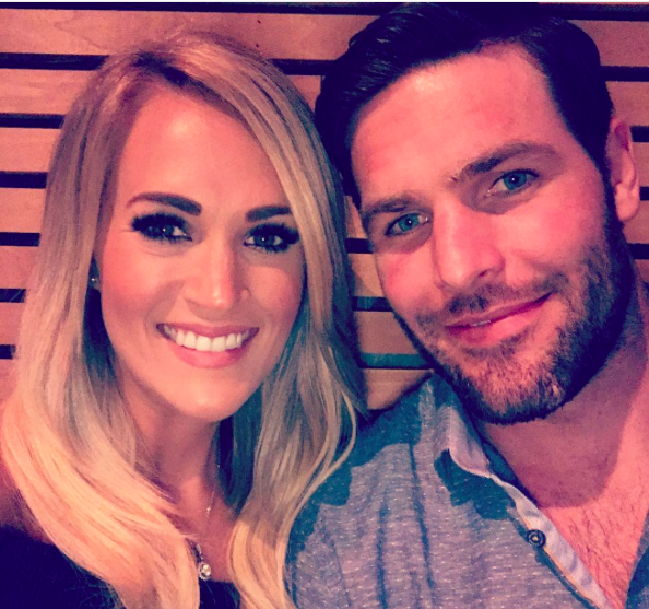 Mike Fisher et Carrie Underwood FITERAIENT en TA à Montréal..