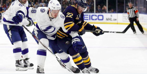 Mikhail Sergachev a pris les BOUCHÉES DOUBLES après la blessure de Victor Hedman...