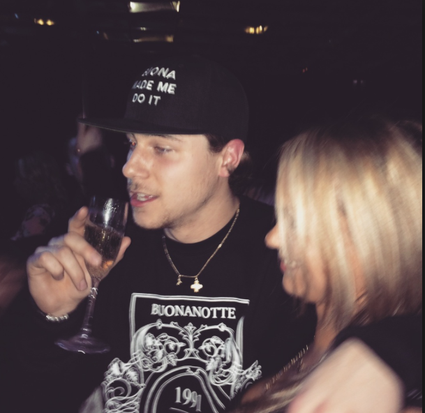 Nathan Beaulieu a initié Alex Galchenyuk au SUCRE..Aux escortes..Aux AFTER-PARTYS..