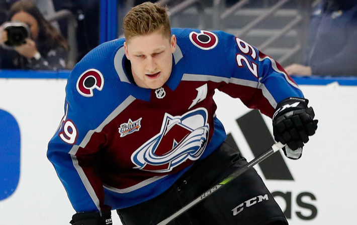 Nathan MacKinnon a répondu de la MEILLEURE FAÇON à un journaliste..