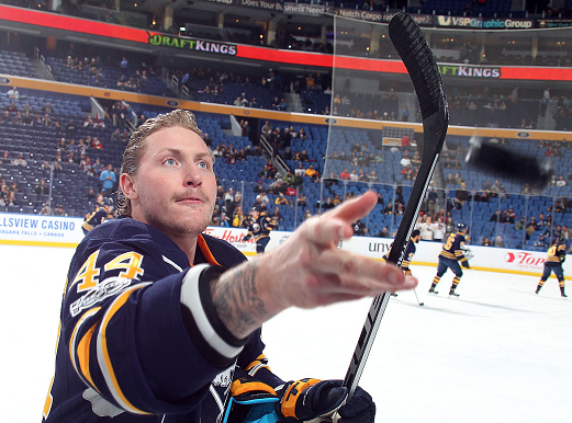 Nicolas Deslauriers..Sait CASSER des FACES..