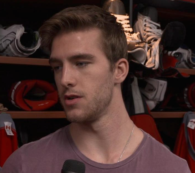 Noah Hanifin et les Flames, regarderaient pour un contrat...
