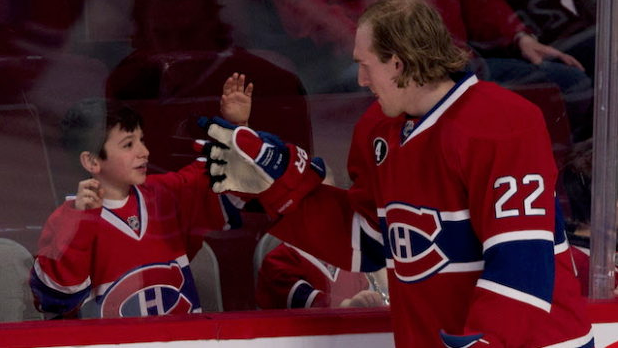 On aime mieux voir ça, qu'un pogne cul comme Scherbak...