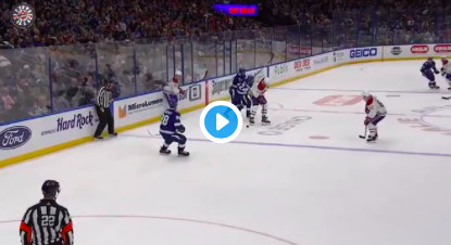 On parle de moins en moins d'Alex DeBrincat...