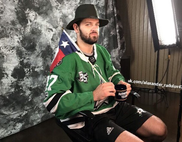 On voit mal RADU dans un BAR de COWBOY...