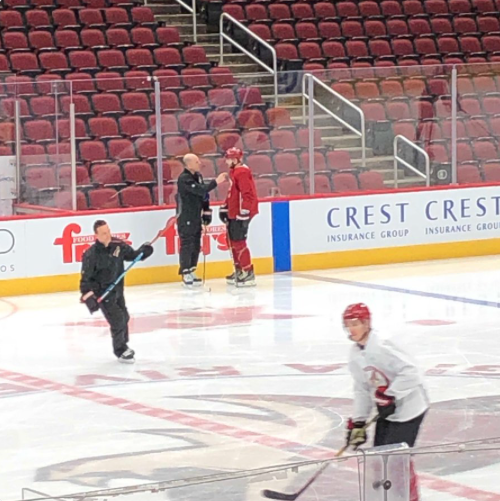 OUCH...Alex Galchenyuk s'est fait parler dans le casque...