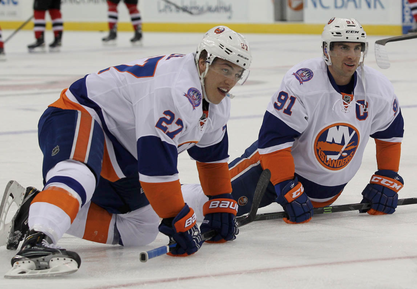 OUCH...Le nouveau capitaine des Islanders vise John Tavares...