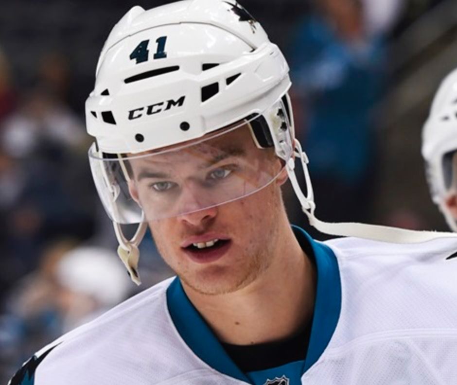 OUCH...Les Sharks ont obtenu plus pour Mirco Mueller...