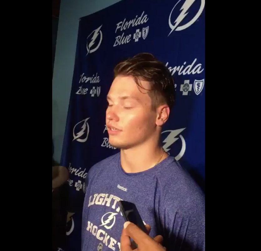 OUCH...Mikhail Sergachev qui plante déjà le CH...