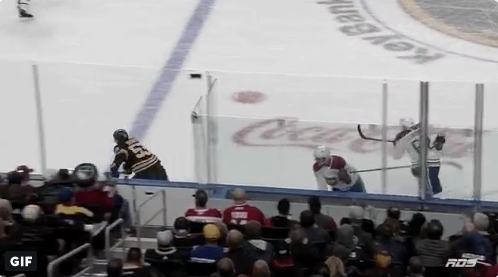 OUCH...Noah Juulsen ne joue pas son meilleur hockey...
