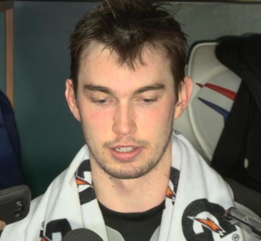 OUCH...Si y fallait que Charlie Lindgren se blesse dans sa ligue de garage...