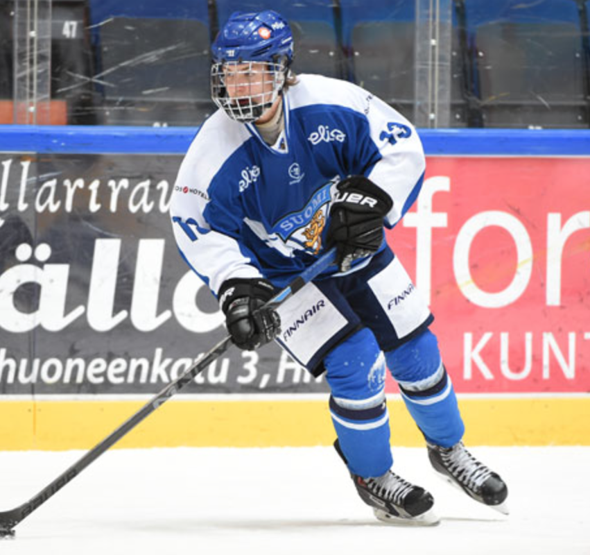 OUFF...Joni Ikonen avait pas trop l'air d'un scoreur la dessus...