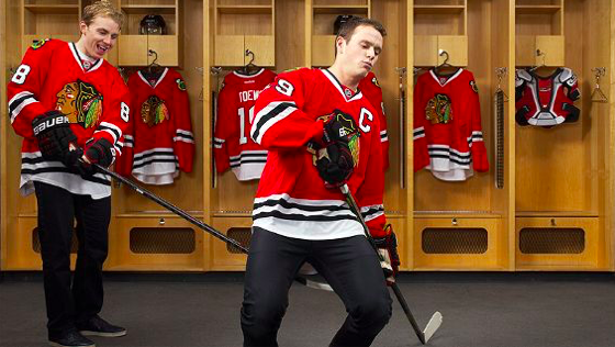 Patrick Kane et Jonathan Toews se sont fait demander par leur DG..