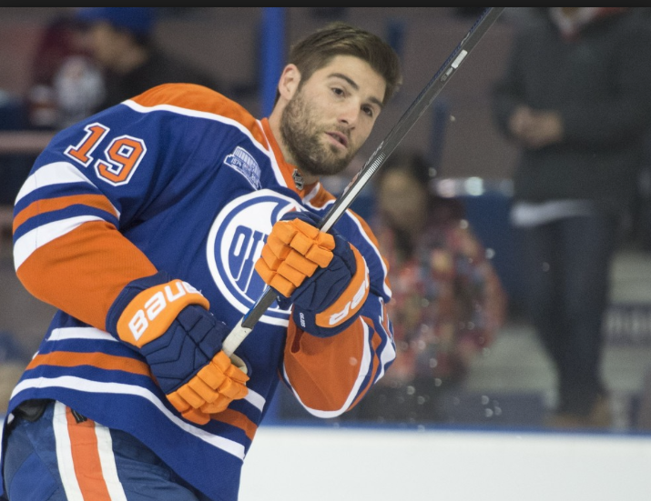 Patrick Maroon est tout proche de...