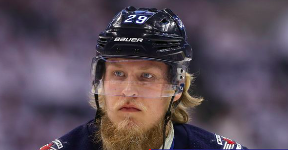 Patrik Laine pourrait être TRANSIGÉ dès la signature d'une entente à court terme avec les Jets...