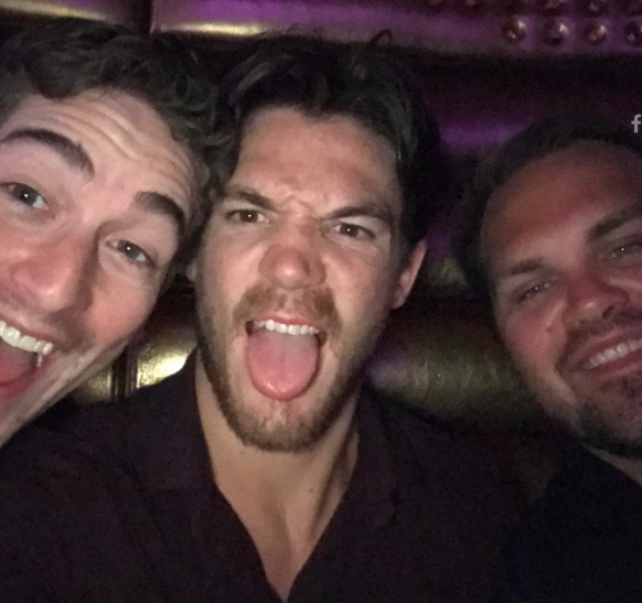 Pendant qu'Andrew Shaw se défonce à Vegas pour son BACHELOR...