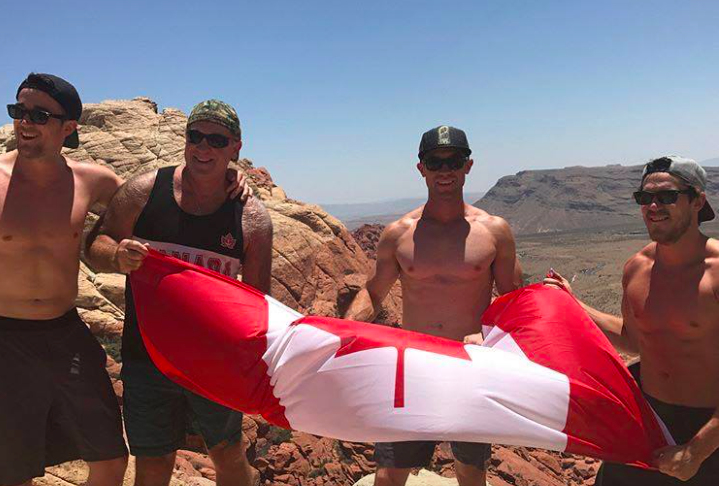 Pendant qu'Andrew Shaw se défonce à Vegas pour son BACHELOR...