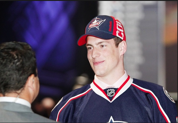 Pierre-Luc Dubois se BOMBE le TORSE.