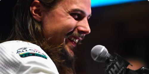 Plus Erik Karlsson parle du proprio des Sharks...