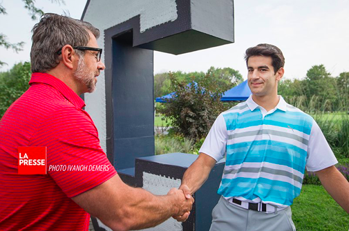 Plus on regarde la POIGNÉE de MAIN MALAISANTE...