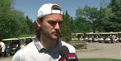 Pour renverser la chance...Jonathan Drouin se fait pousser un MULLET...