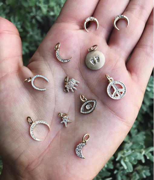 Qui veut les BIJOUX CULS-CULS de la femme d'Alex Hemsky...