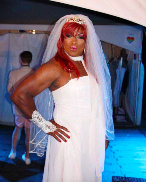 Qui voudrait la ROBE de DRAG QUEEN du GROS GEORGES?????