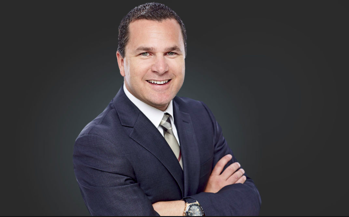Renaud Lavoie doit avoir la HONTE dans le CUL...
