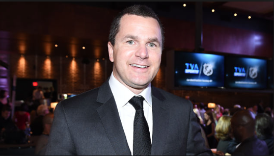 Renaud Lavoie se fait RIRE de lui...