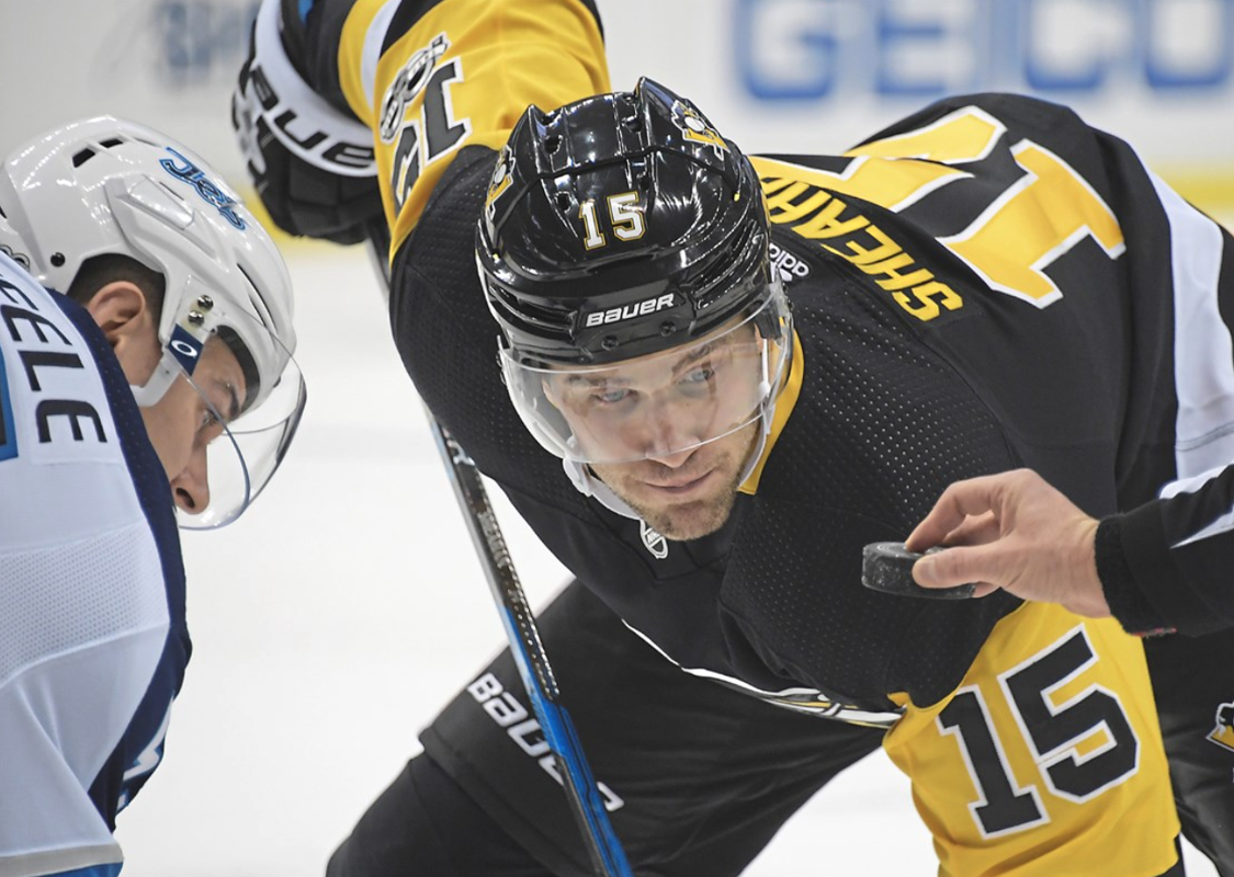 Riley Sheahan sur le point de signer...