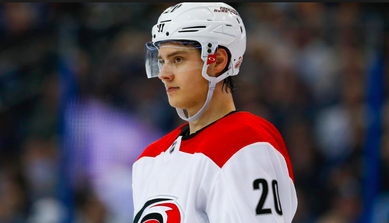 Sebastian Aho qui met les deux supposés PRODIGE dans sa petite poche...