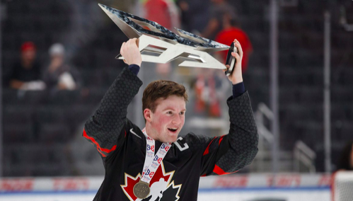 Selon Craig Button, Alexis Lafrenière a le talent de percer l'alignement de TEAM Canada pour les U-20....