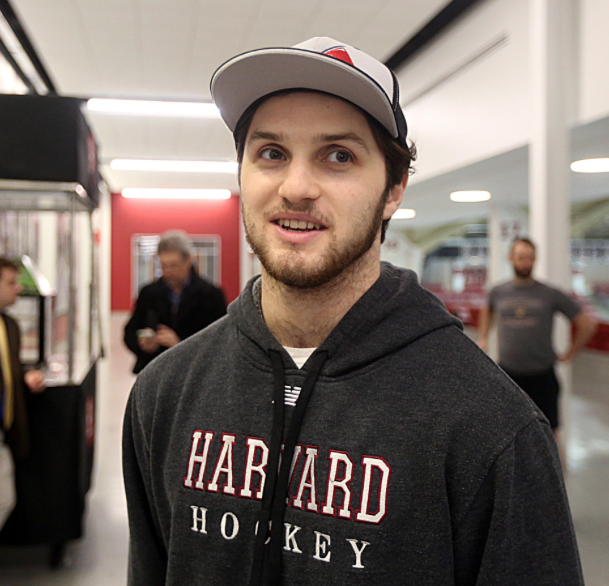 Selon Darren Dreger, les Canucks sont OUT pour Alex Kerfoot..