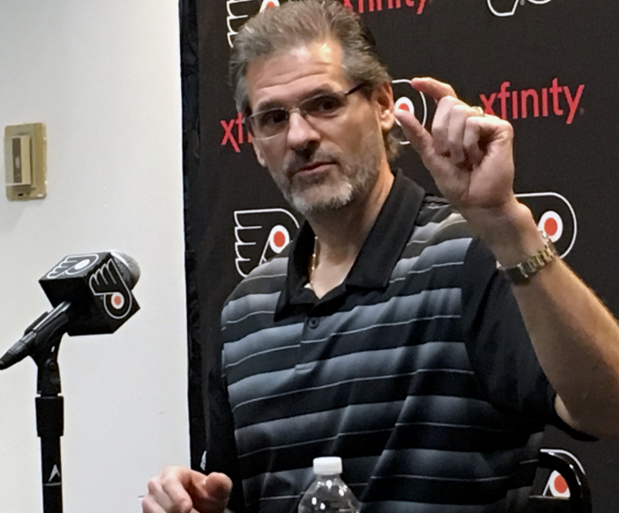 Selon Darren Dreger, Ron Hextall prépare de quoi...