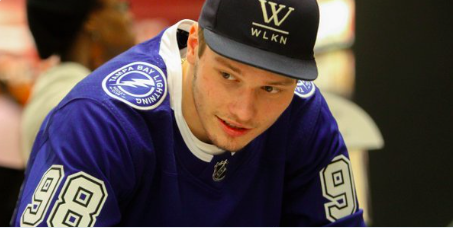 Si Mikhail Sergachev était resté à Montréal...Il aurait CHOKÉ...