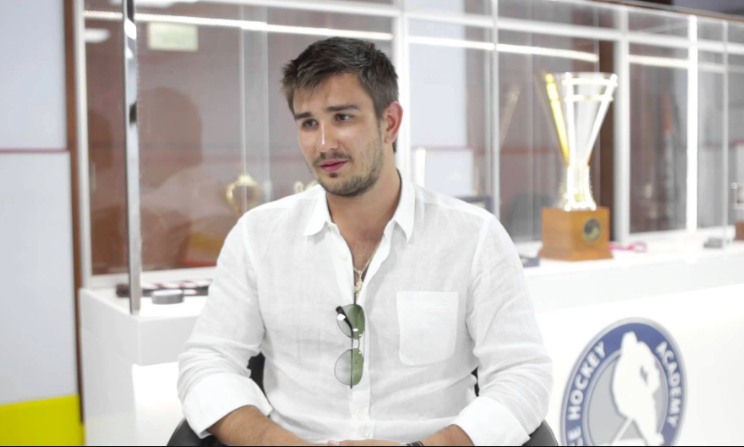 Slava Voynov à Montréal....vs Adonis...