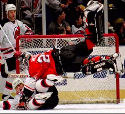 Soit tu montes Carter Hart...soit tu vas chercher Carey Price..