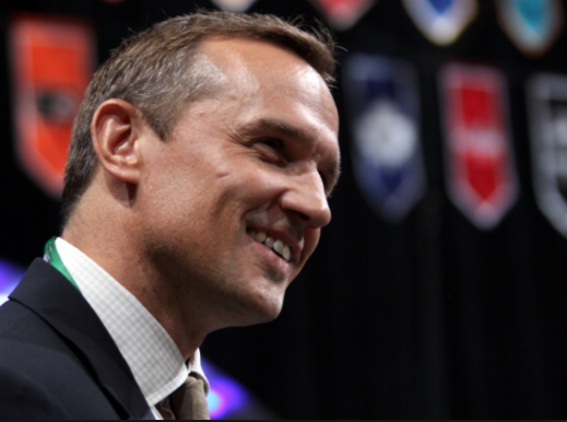 Steve Yzerman doit être CRAMPÉ en SALE...