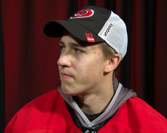 Teuvo Teravainen a signé deux ans...mais est-il DISPONIBLE pour Marc Bergevin?