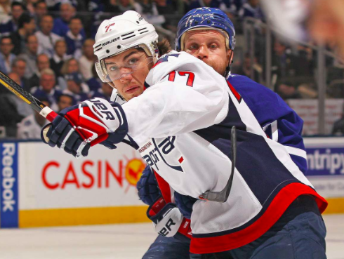TJ Oshie le petit...Carey le GRAND...