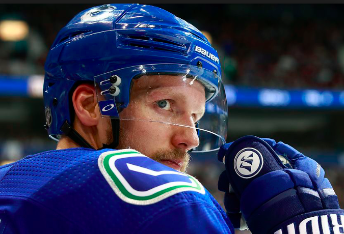 Toronto serait prêt à SACRIFIER un choix de première ronde pour Alex Edler.